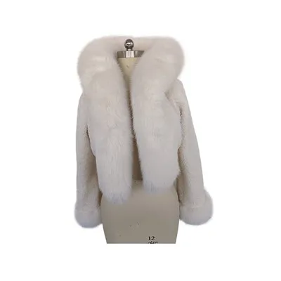 Hashamatli sun'iy mo'ynali ko'ylagi kelinlik